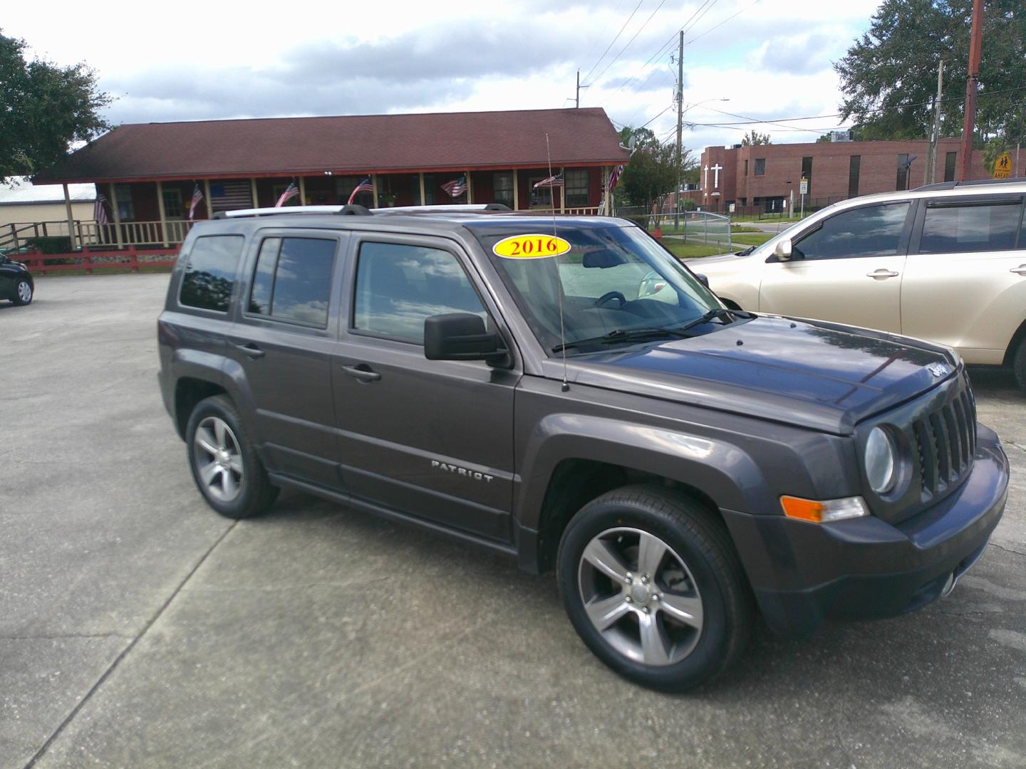 2016 GRAY JEEP PATRIOT (1C4NJPFA3GD) , located at 1200 Cassat Avenue, Jacksonville, FL, 32205, (904) 695-1885, 30.302404, -81.731033 - Photo#2